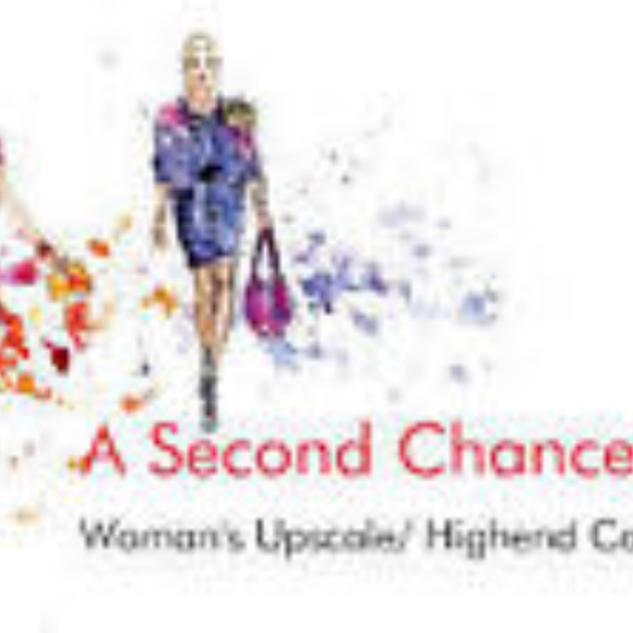 Meet your Posher, Nicole - Picture 3 of 5